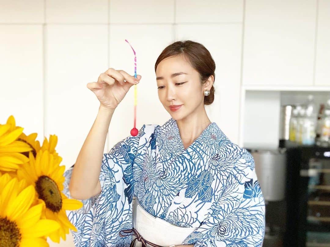 神崎恵さんのインスタグラム写真 神崎恵instagram いただいた線香花火チョコレート 最初は甘くて中はパチパチ 美味し楽しい チョコレート もったいないほどキレイで 息子たちと 何度も何度も キレイだねぇ と言い合いながらいただきました 線香花火