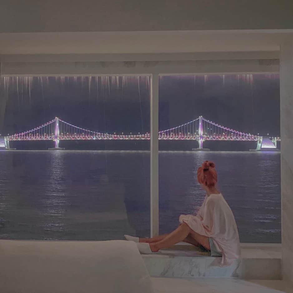 キム・ダヘのインスタグラム：「오늘의 호텔 뷰 🌉」