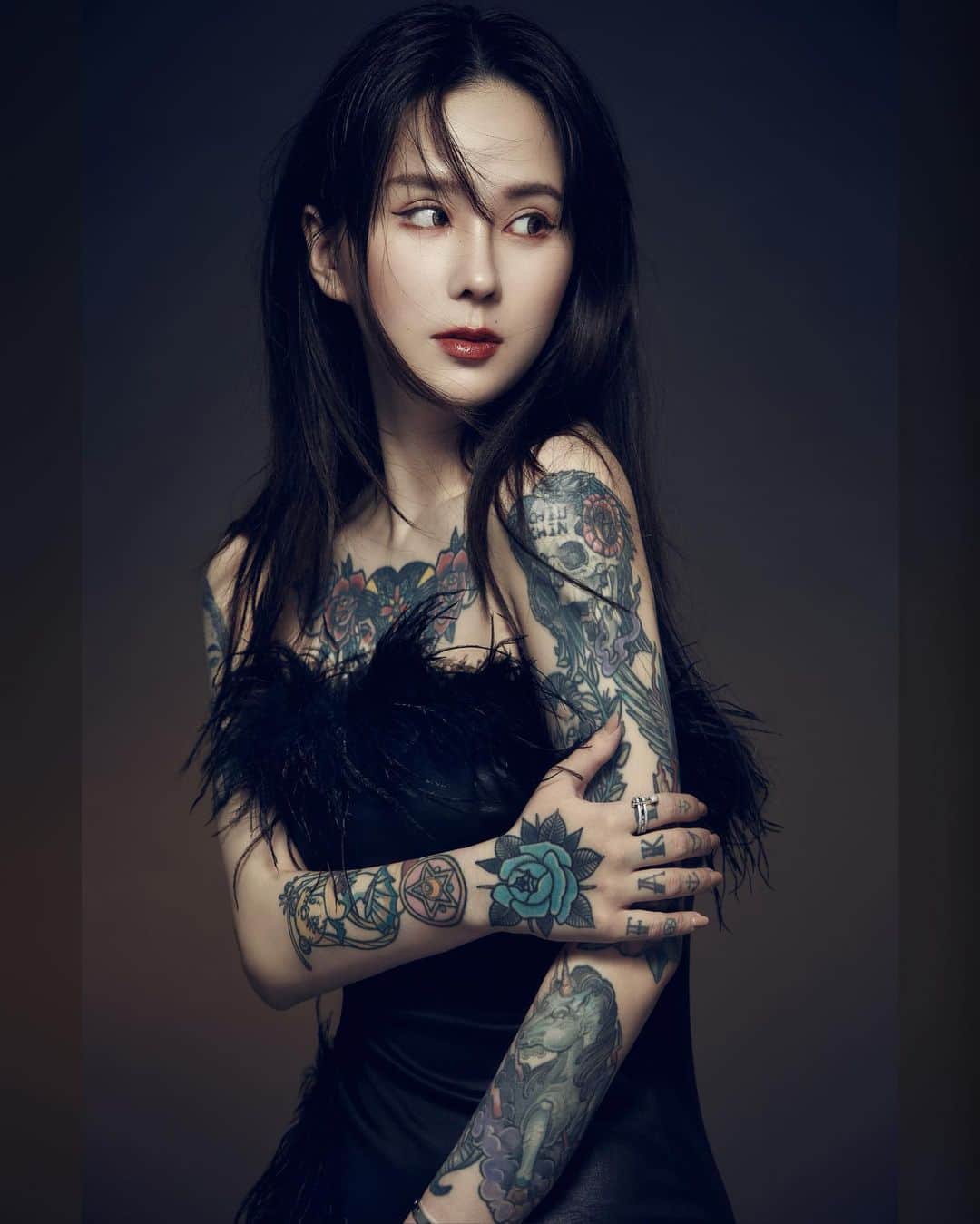 Abby Chenのインスタグラム：「不要輕易對自己說不。 Photography @nkwo.info  Hair/Makeup @izzue_stylist」