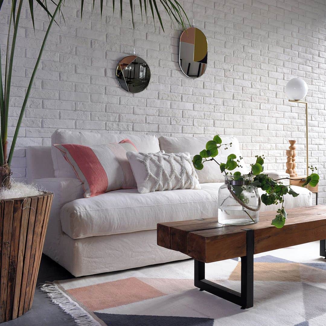 のインスタグラム：「日本最大級の家具・インテリア通販サイト【 FLYMEe 】⁣⁣ ・⁣⁣ ・⁣⁣ ・⁣⁣ #FLYMEe#ASPLUND#HALO#moderndesign#designerinterior⁣ #フライミー#アスプルンド#インテリアショップ#英国ブランド#海外インテリア#海外インテリアに憧れる#ヴィンテージインテリア#インダストリアル#グリーンのある暮らし#植物のある暮らし#観葉植物#インテリア#リビングルーム#カウチソファ#マンション暮らし#マンションインテリア#マンションライフ#リノベーション#マンションリノベ#リフォーム#マンションリフォーム#リノベ#内装デザイン#内装リフォーム#暮らしを楽しむ」