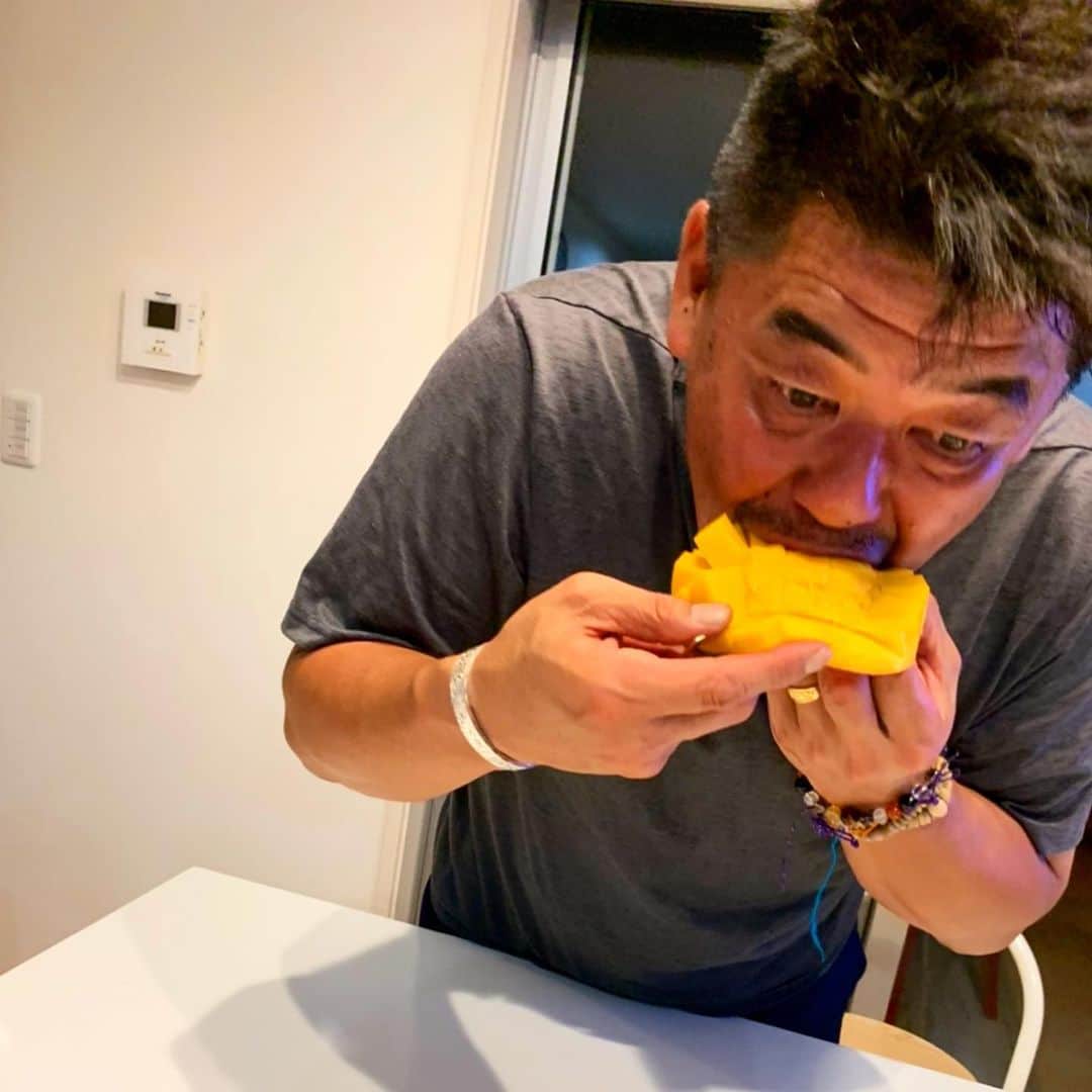 のインスタグラム：「いつもお世話になってる高校の先輩でもある株式会社エントリー寺本潤社長からいただきました。 美味でした！ありがとうございました  #株式会社エントリー #バイトするならエントリー」