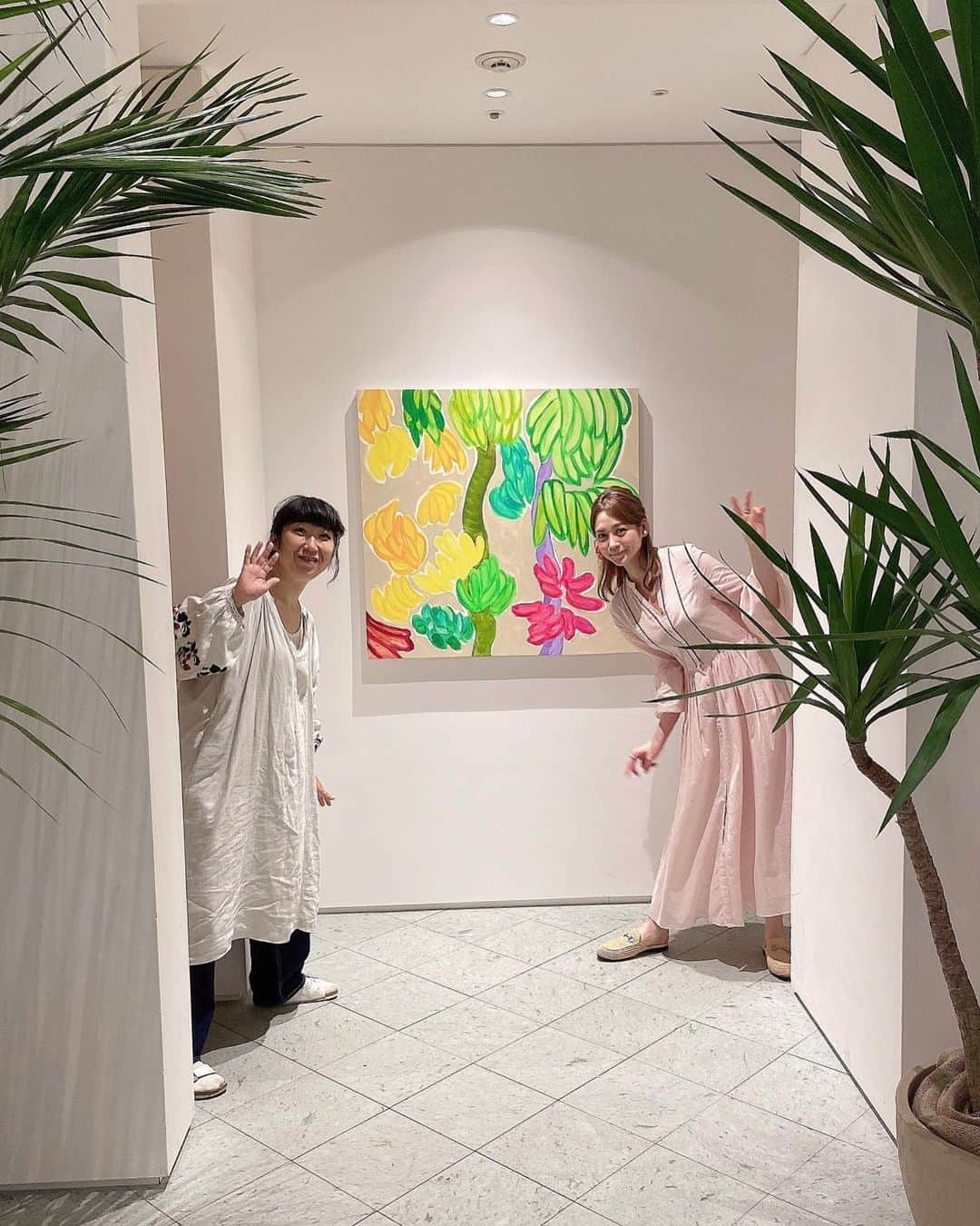 野崎萌香さんのインスタグラム写真 - (野崎萌香Instagram)「@ellie_omiya さんの個展 マイフェイバリットリゾート🏝に 行って来ました🌈  南の島に行きたくなるそんな個展でした👙🌺  9.1までミッドタウンの伊勢丹サローネにて😘  お気に入りのワンピースは @coel_y ❤️  リゾートに行きたいなぁという思いを馳せて @emiliopucci の元気になれるhappy colorの かごbagを持っていきました😉❣️」7月19日 22時09分 - moeka_nozaki