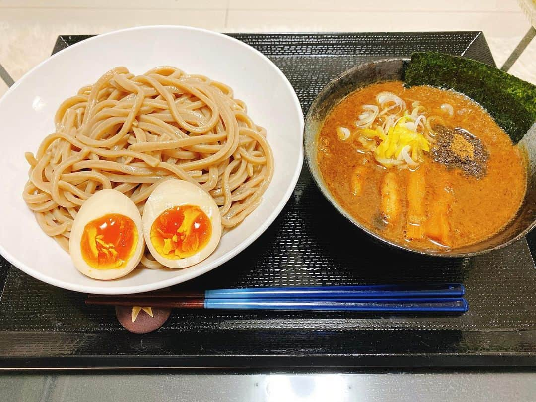 美乃すずめさんのインスタグラム写真 - (美乃すずめInstagram)「＊  ‪とみ田のつけ麺を心から愛する女です。‬ ‪ですがまだお店には食べに行けておりません。‬ ‪#とみ田‬ ‪#つけ麺‬」7月19日 22時17分 - suzume_mino