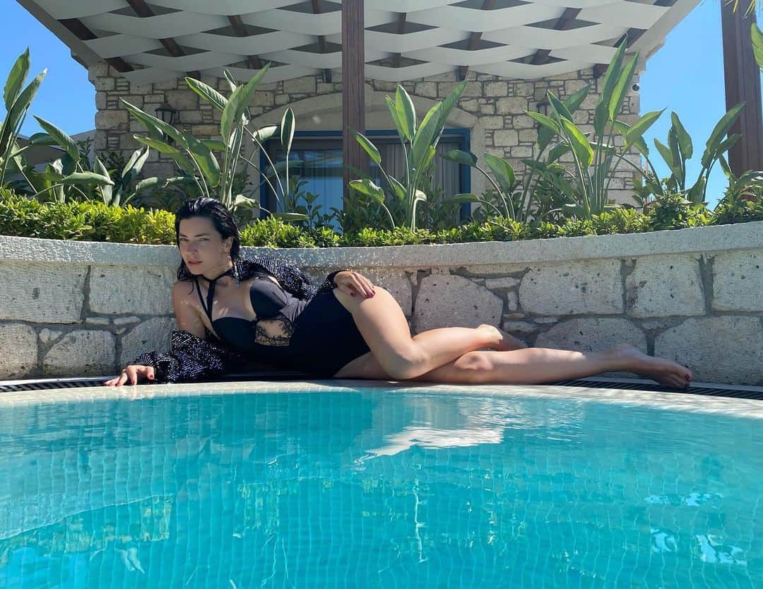 Merve Boluğurのインスタグラム：「@yusufcandirik show🐍」