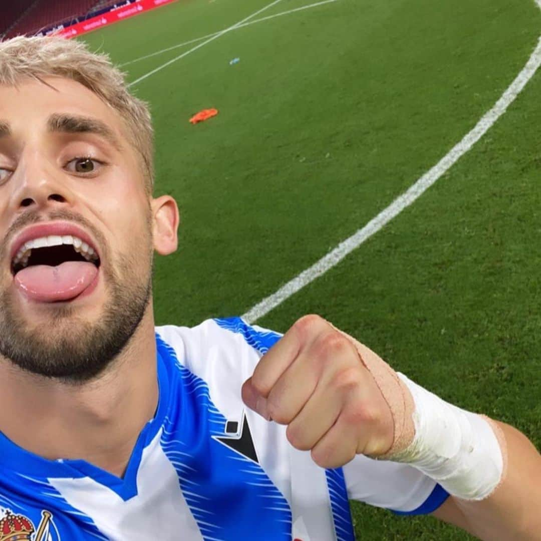 アドナン・ヤヌザイのインスタグラム：「YESSSSSSSSSSS 🔵⚪️❤️」