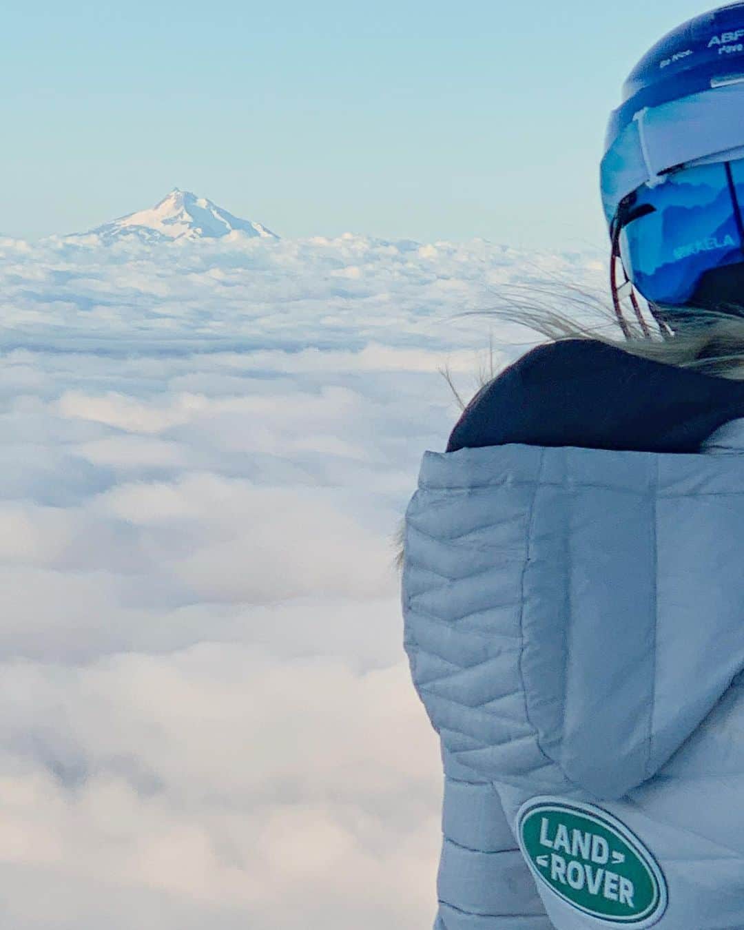 ミカエラ・シフリンのインスタグラム：「halfway to the moon.」