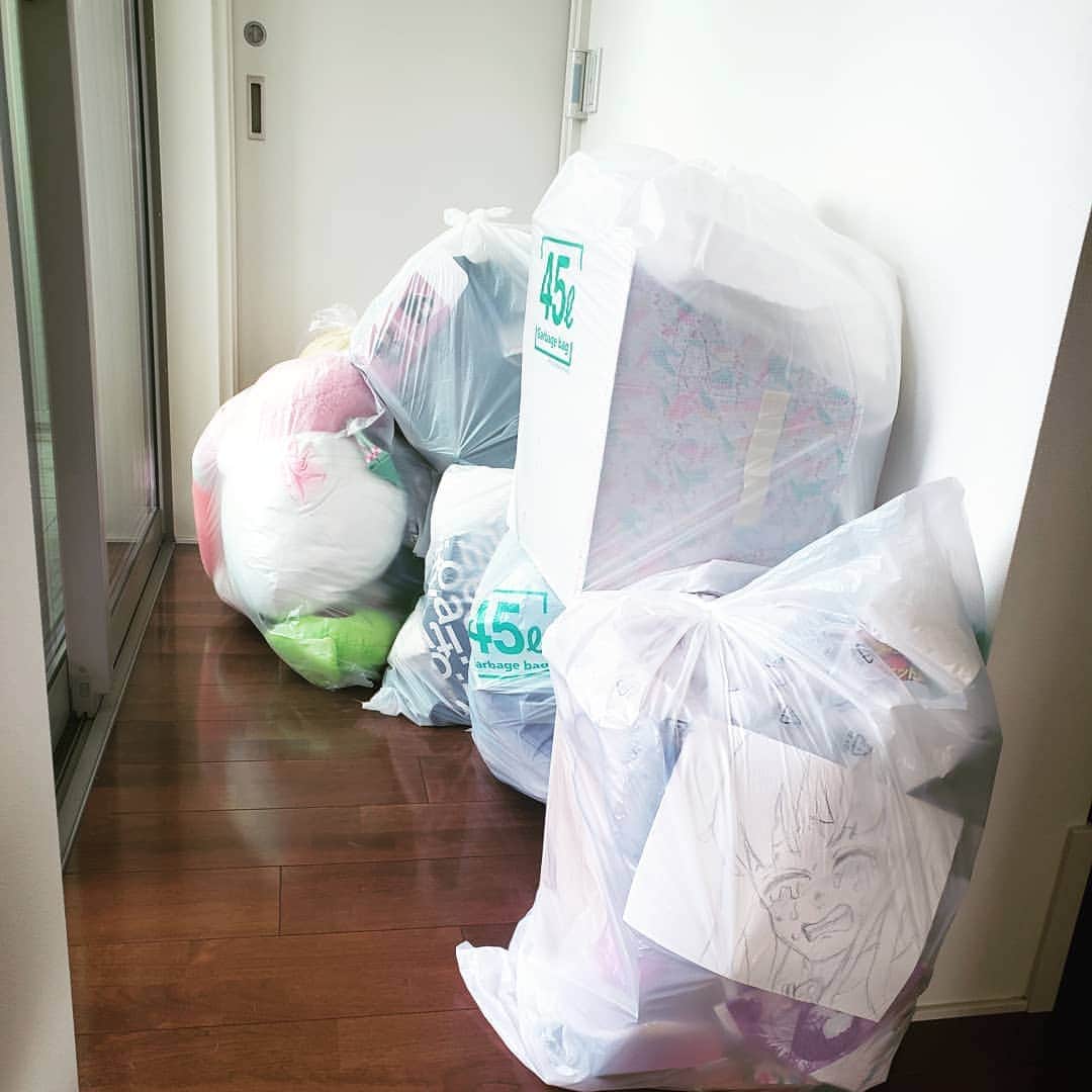 角川慶子さんのインスタグラム写真 - (角川慶子Instagram)「引っ越し並の大掃除でした。 #断捨離　#角川慶子」7月20日 7時52分 - keikokadokawa