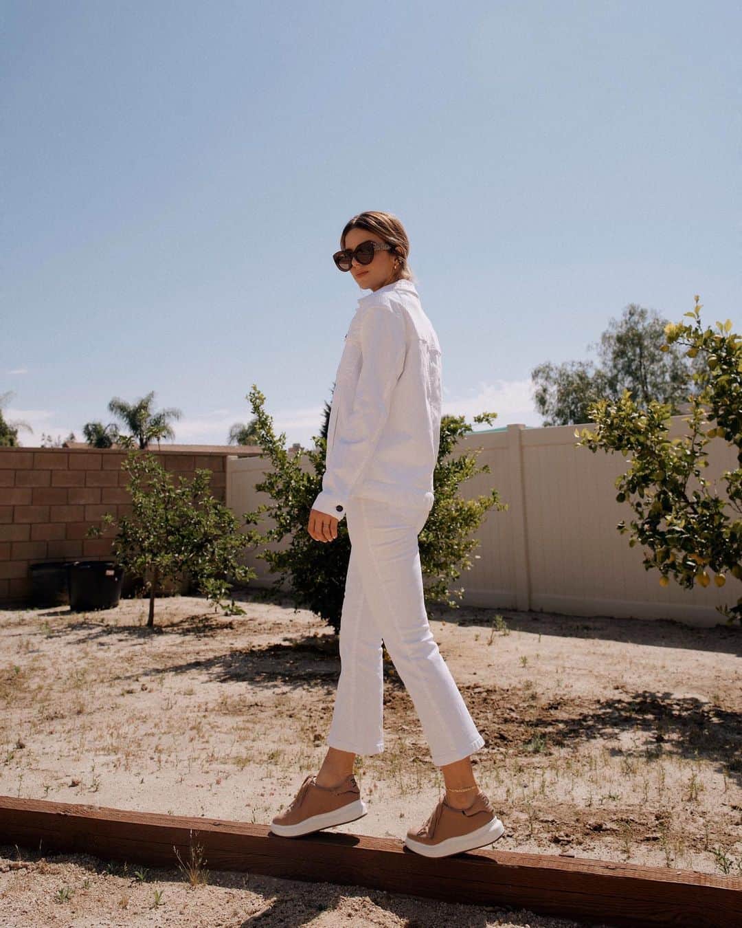サムエデルマンのインスタグラム：「Sunday’s with Sam and the MOXIE Tap to shop the look #SamEdelman」