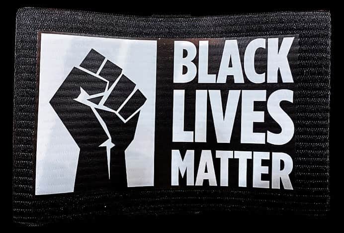 Major League Soccerさんのインスタグラム写真 - (Major League SoccerInstagram)「#BlackLivesMatter ✊🏽✊🏾✊🏿 These Captain’s armbands were designed with the collaboration & support of Black players from each team.」7月20日 8時09分 - mls