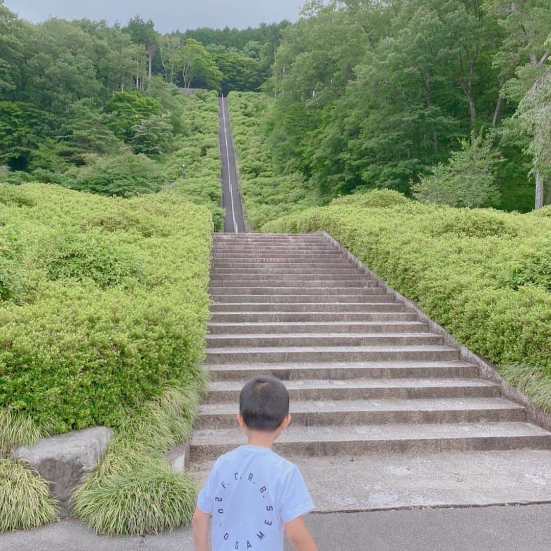 村主章枝さんのインスタグラム写真 - (村主章枝Instagram)「The path is long and might hard but if you move forward little by little, you can see the beautiful scene at the end. 道は長く、時には険しいかもしれません。しかし、一歩一歩進んだら、最後には素敵な景色が見られる。 一歩踏みださなければ、何も始まらない。」7月20日 8時14分 - fumie.suguri