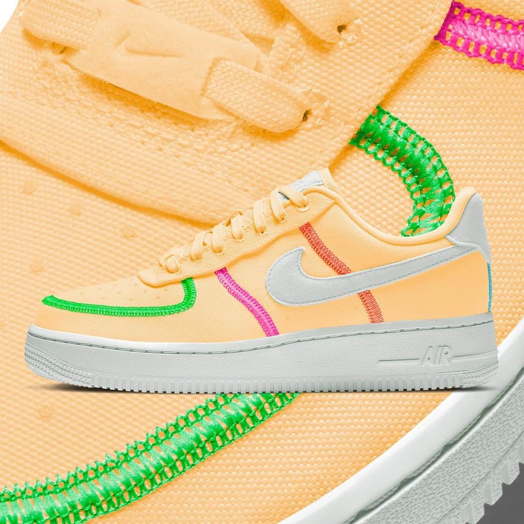 Sneaker Newsさんのインスタグラム写真 - (Sneaker NewsInstagram)「The Nike Air Force 1 LX Canvas drops in a third refreshing colorway with a Bright Mango upper and multi-colored exposed stitching. Link in bio to get a closer look at this fitting summer drop.」7月20日 9時01分 - sneakernews