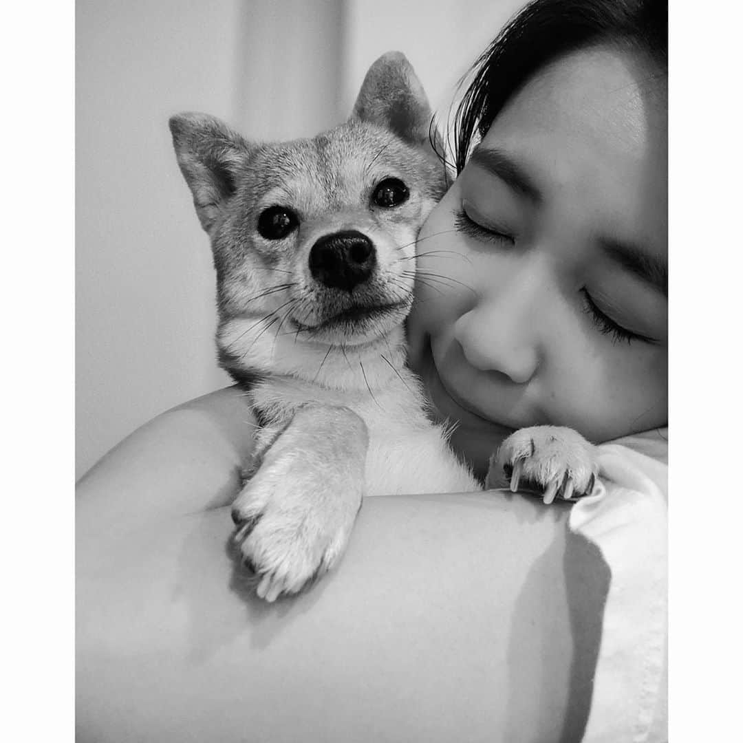 VANRIのインスタグラム：「* 「今日からまた1週間笑顔でファイティンです☺︎」 10代の頃から言い続けてるフレーズ。 あなたにとって笑顔溢れる1日でありますように。 いろんな思いに駆られながらも笑っている あなたを見てまた笑顔の連鎖がありますように。 あなたにとって優しい1日でありますように。 沢山の想いを込めて。」