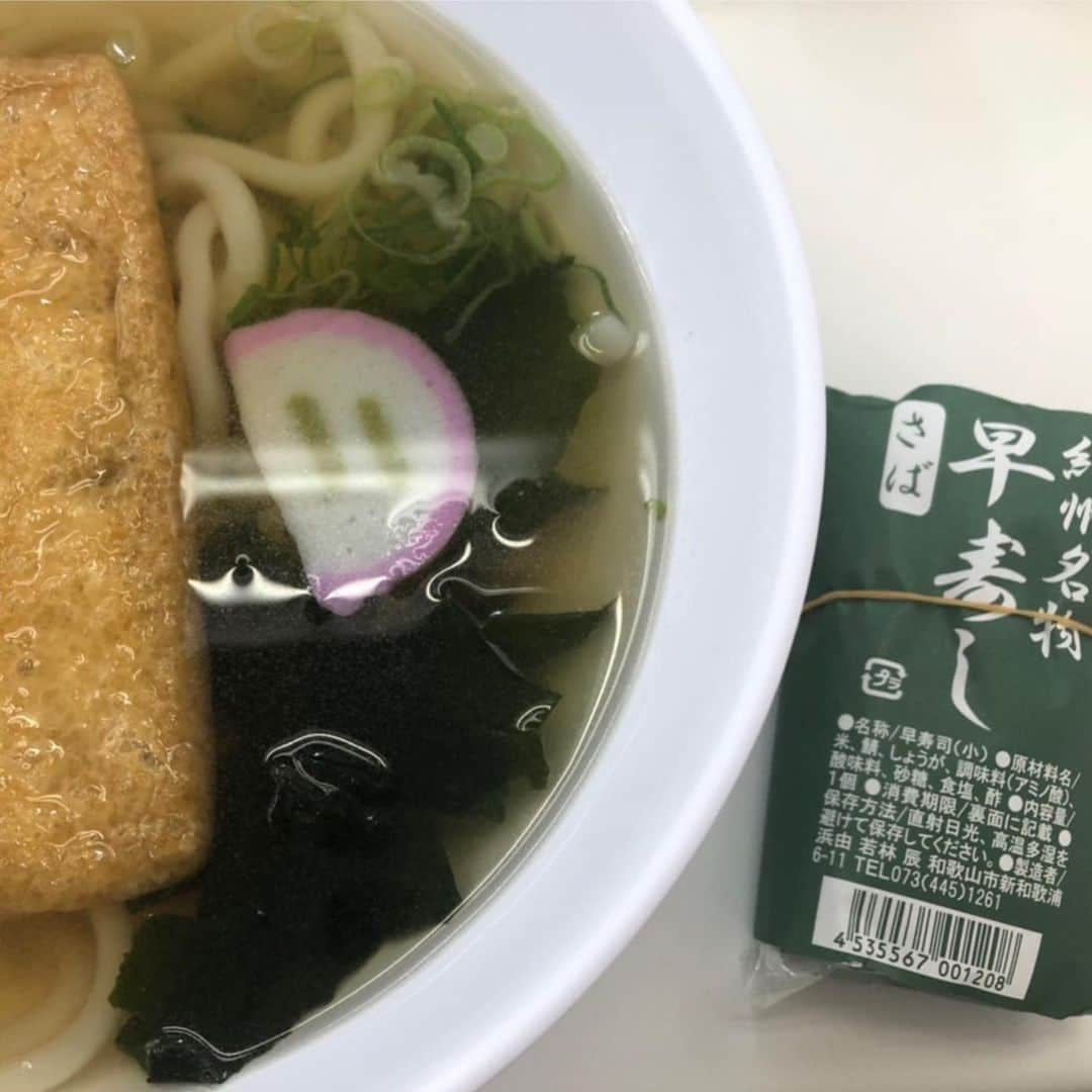 モモコさんのインスタグラム写真 - (モモコInstagram)「あんまりよーさん食べたらあかん日のご飯。 あかんと言いながら、うどんと鯖鮨。ホンマはラーメンに合うねんなぁ😊 和歌山ラーメンでよく食べた❗️懐かしい❗️  別日には、おかゆとナタネとたらこ。 完食‼️  明日は、CBCのチャントに出演します。 東海地方の皆様、見てね〜😊 ○7/21(火)CBC「チャント！」15:49〜  そして、昨日配信のYouTubeは、次男の為に作った朝ご飯です。 まだ、観られてない方、是非観てね〜💕 チャンネル登録もよろしくお願いします🙏🏼  #ハイヒールモモコ #👠 #👠🍑 #CHANEL #シャネラー #グルメ #アメブロ #YouTube #モモコ新聞 #ごはん」7月20日 8時58分 - highheel_momoko