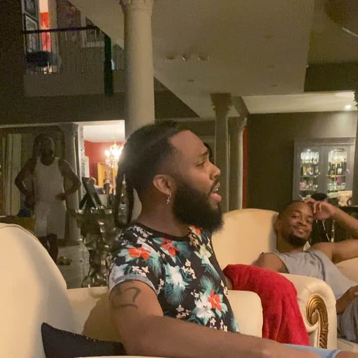 ジェニファー・ハドソンのインスタグラム：「Free styling for Jesus on this Sunday morning in the singing circle ! @parkwell ,Carlton on the keys and me n my Jesus ! Happy Sunday ! #he’llbethere」