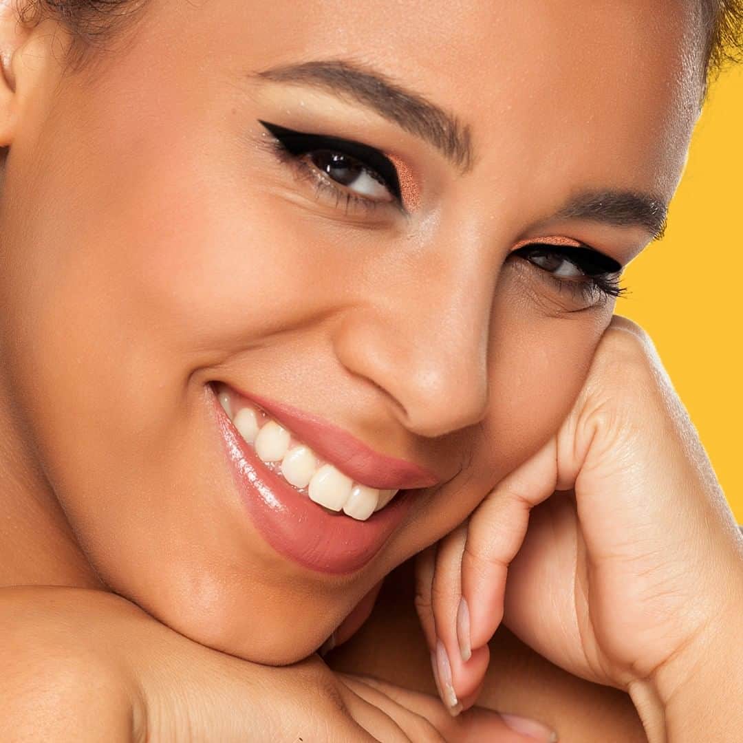 Wal-Mart Stores, Incのインスタグラム：「Pulling off the perfect cat eye requires preparation, patience, and precision. But a clever cat knows that a stencil goes a long way 💁🏽‍ #WalmartBeauty」