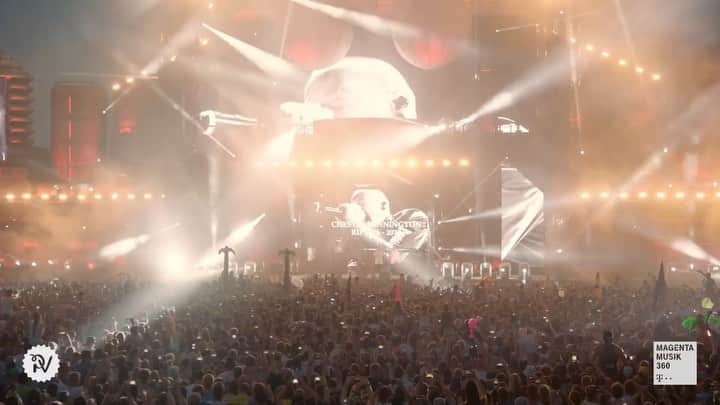 Showtekのインスタグラム：「🖤🖤🖤 3 years ago 🖤🖤🖤 @parookaville」