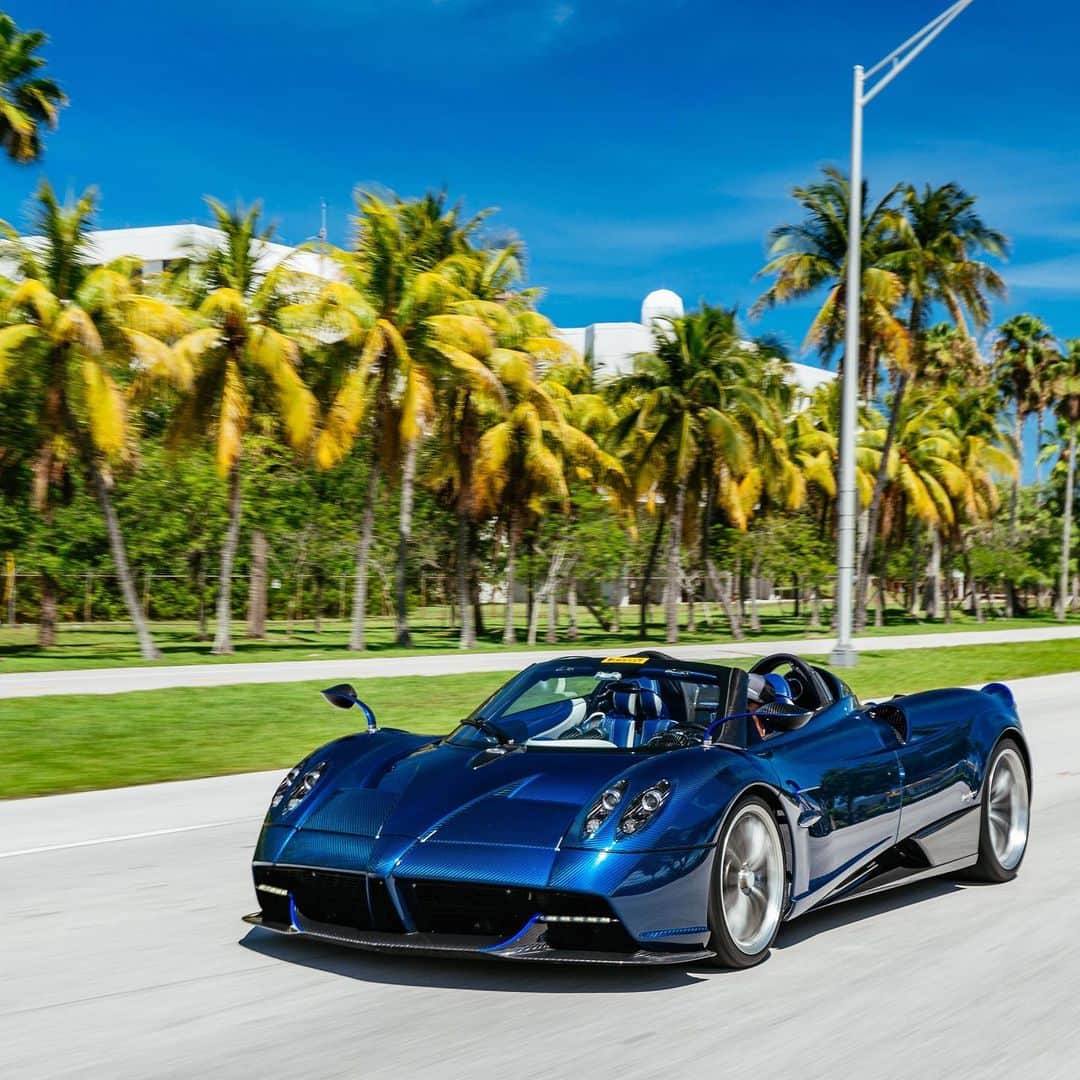 パガーニ・アウトモビリのインスタグラム：「An unbridled artistic showcase featuring the most dynamic technology: the Pagani Huayra Roadster is the first roadster ever to be lighter than the coupé it is derived from and is almost fully exposed, with every last piece proud to be revealed.   #pagani #huayra #roadster #huayraroadster #HitTheRoadAgain @paganiofmiami」
