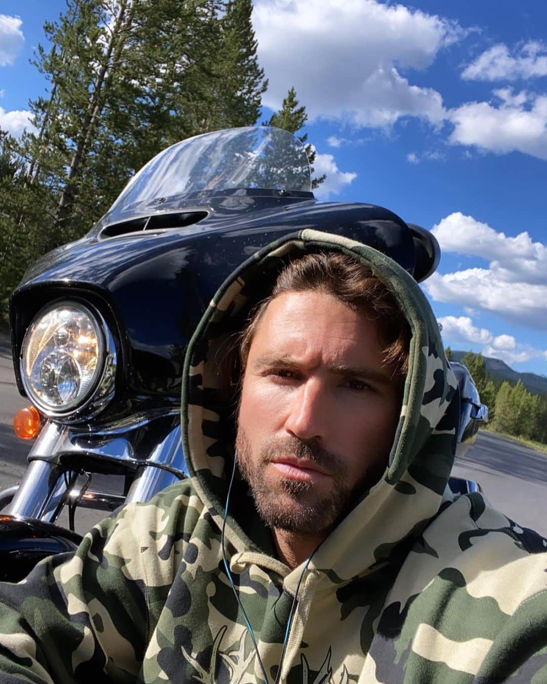 ブロディ・ジェンナーのインスタグラム：「Always take the scenic route」