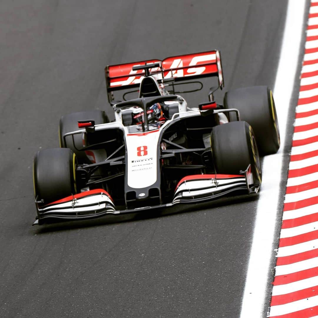 ロマン・グロージャンのインスタグラム：「Great call to pit for slicks on the formation lap. Enjoyed running p4 for a while! Not too happy with Albon move into turn 1 costing me my front wing and lots of performance for the rest of the race (yes go ahead and tell me I complain all the time but I'm correct here 😁). Nice job @kevinmagnussen, well deserved points for the @haasf1team  #r8g #hungariangp」