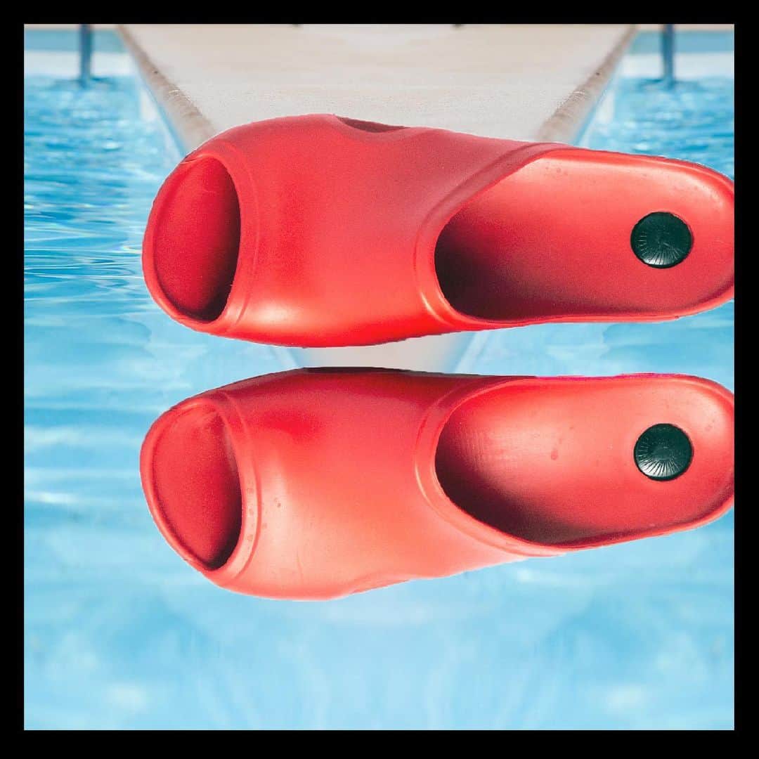 ブルーノボルデーゼさんのインスタグラム写真 - (ブルーノボルデーゼInstagram)「POOL REBIRTH  Sleeper  Born 2000  Available on www.brunobordese.com #brunobordese #pool #summer #sea #beach #shoes #color #red #ecoplastic @asap.showroom」7月20日 1時34分 - brunobordese_official
