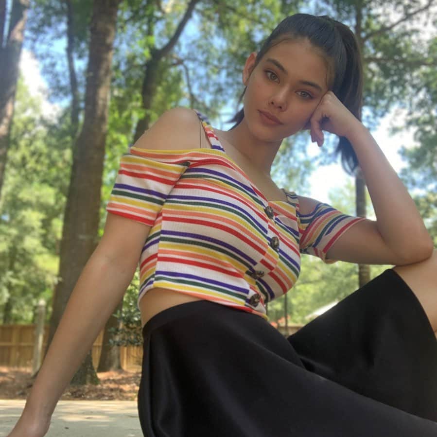 Laneya Graceさんのインスタグラム写真 - (Laneya GraceInstagram)「Love, love, LOVE my new shirt from @sassysistersboutique23 I honestly could’ve spent all my money at their store yesterday 😂 #model #texas #shopsmall #twtx」7月20日 1時35分 - official_laneya_grace
