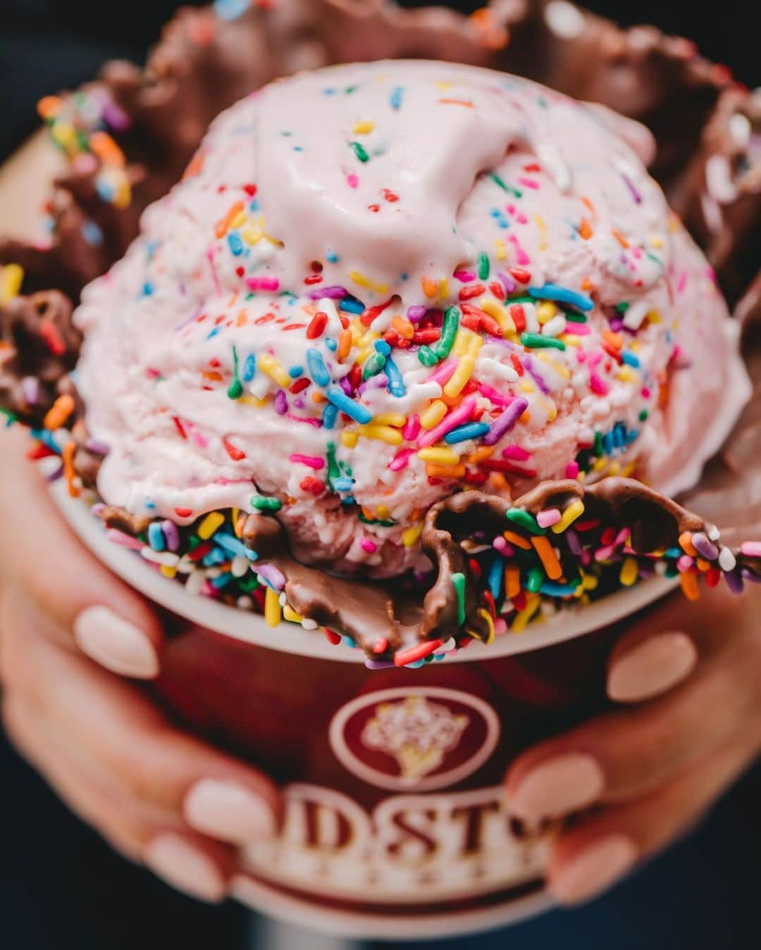 コールド・ストーン・クリーマリーのインスタグラム：「We can't think of a better way to celebrate National Ice Cream Day than with Cold Stone® Ice Cream 😋 Tell us how you're celebrating!」
