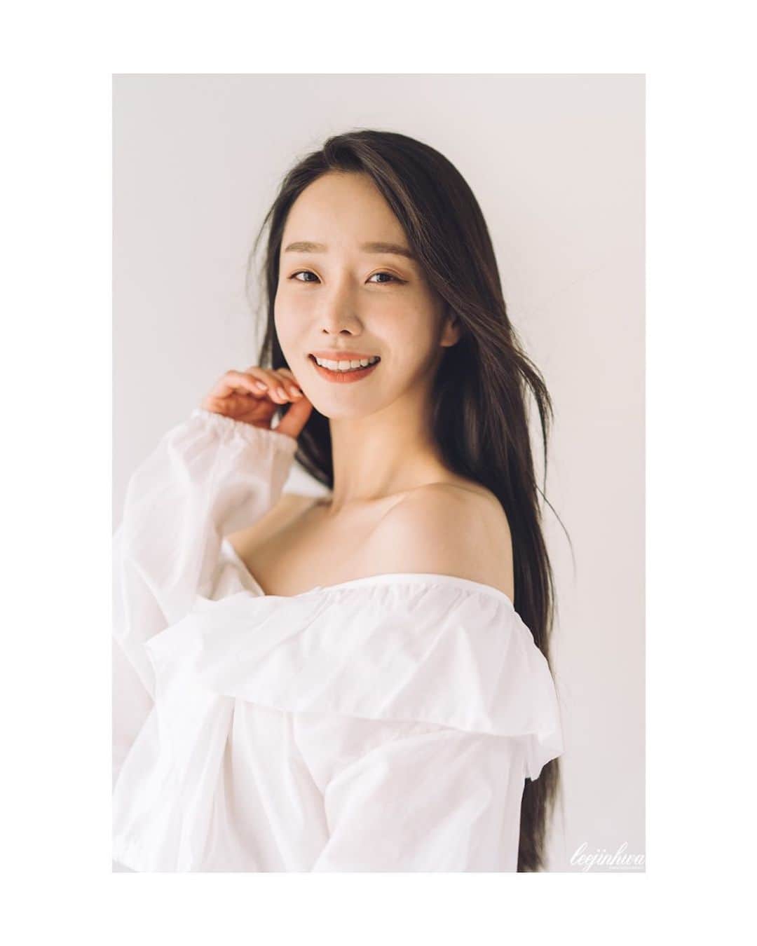 ムン・イェウォンのインスタグラム：「갓진화님의 렌즈에 담기는 내 모습이 좋다아 📸」