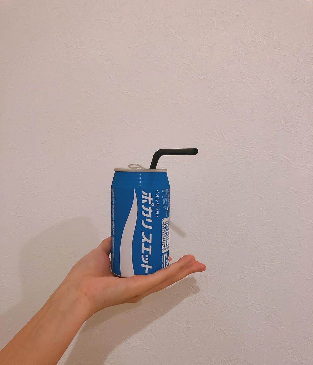 美沙玲奈のインスタグラム：「韓国ドラマ観ながら‥💫 缶のポカリって何か可愛い☻」