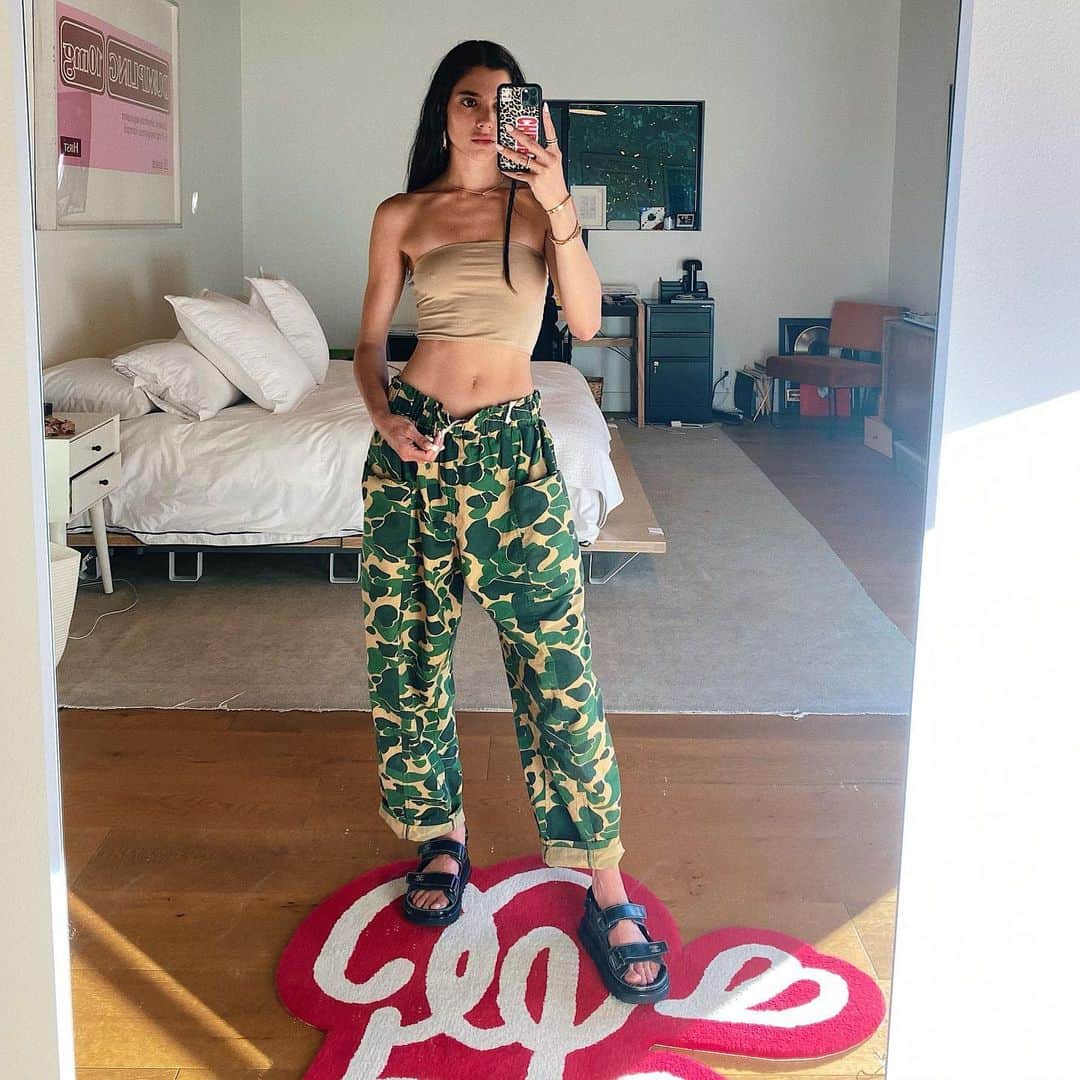 ローレン・ペルツのインスタグラム：「Blending in」