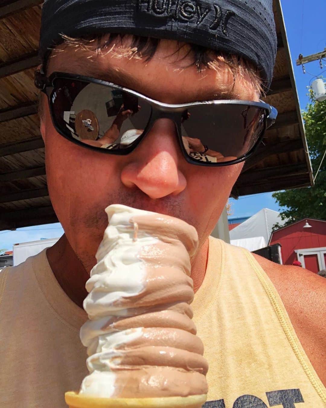3 Doors Downのインスタグラム：「Happy national ice cream day!」