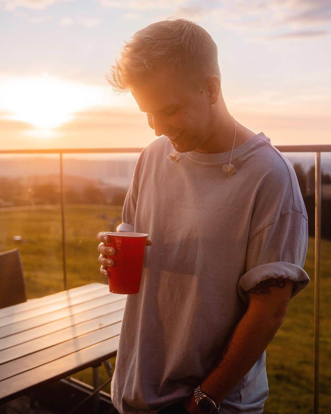 Kayefのインスタグラム：「Kicherflip 🙃 Kommentiert mal euren Lieblingsdrink 🥤🍷🥂🍾🍹🍸」