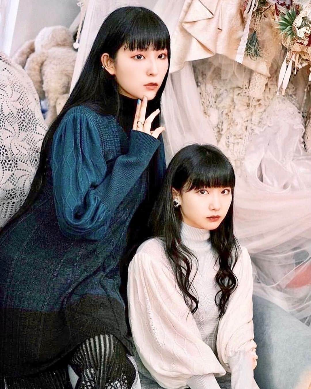 東佳苗さんのインスタグラム写真 - (東佳苗Instagram)「rurumu: 2020autumn&winter snap🌧🌌 rurumu:アトリエにて関係者の方をお呼びして20awのアトリエ展を開催した時のsnapです✴︎✴︎✴︎   daoko/artist @daoko_official  . しらい/model・歌手(153㎝) @she_is_lie   daokoちゃんとしらいちゃんが偶然邂逅したのでエリカちゃんに撮ってもらいました🥰🦋💙 二人はまさかの同じ誕生日…🧚🏻‍♀️🎂❣️  #rurumu #rurumu2020aw #rurumusnap #rurumu2020ss」7月20日 2時13分 - usagi_kanae