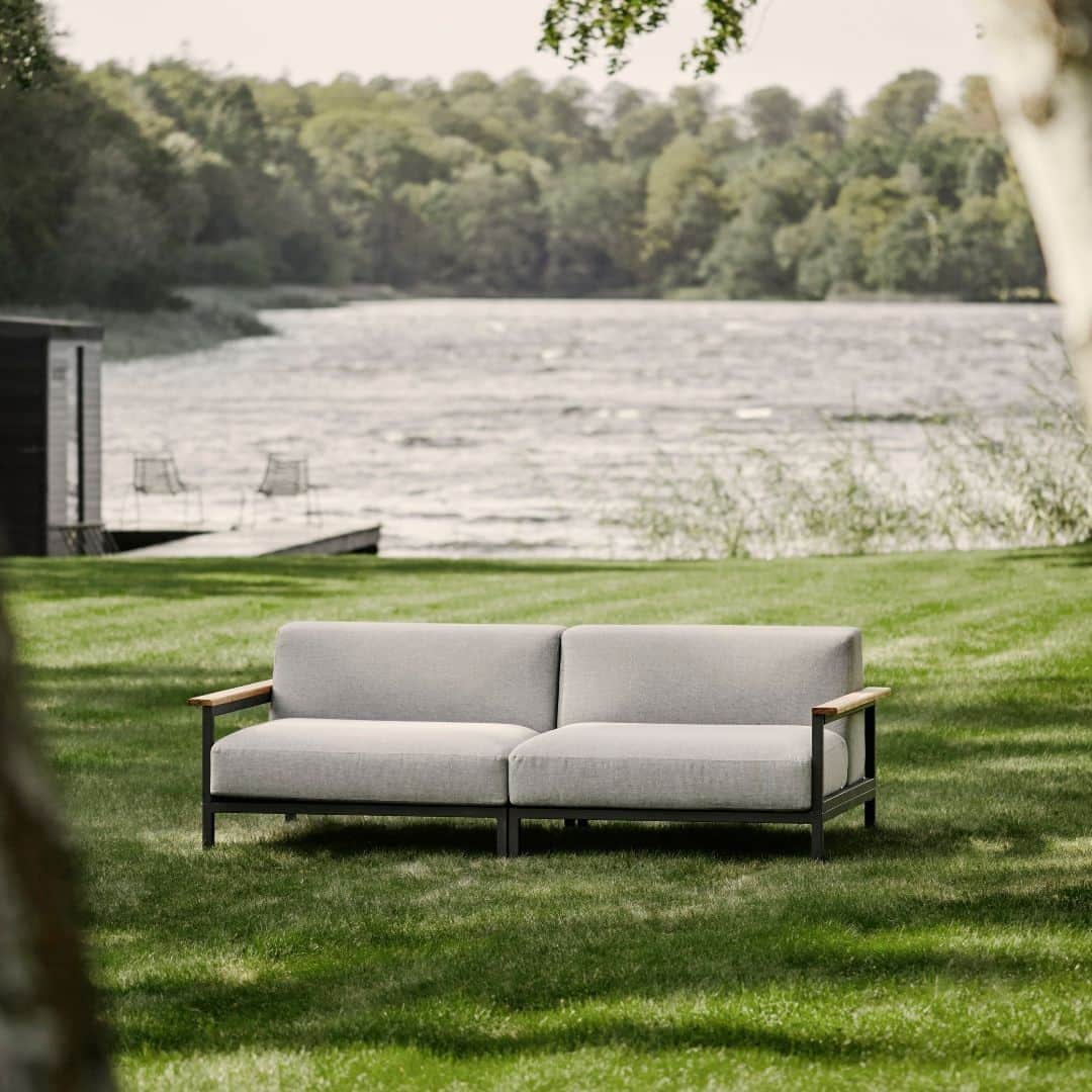 BoConceptさんのインスタグラム写真 - (BoConceptInstagram)「We love Rome. Our scalable outdoor lounge sofa system designed by Henrik Pedersen. Bringing ‘ekstraordinær’ to large gardens and small balconies alike.  The collection features three modules in all-weather materials, a matching sun lounger and coffee tables.  Yours from £1,489.00  #boconcept #liveekstraordinaer #outdoor #outdoorliving #danishdesign」7月20日 2時30分 - boconcept_official