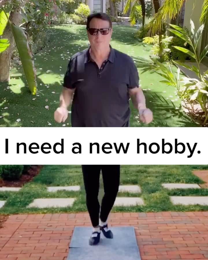 ボブ・サゲットのインスタグラム：「I have a very special set of calves.」