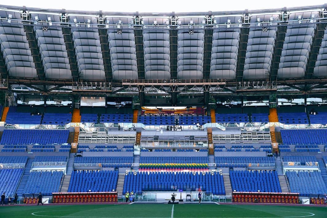 インテルナツィオナーレ・ミラノさんのインスタグラム写真 - (インテルナツィオナーレ・ミラノInstagram)「ROMA VS INTER 🔜🏟 Where will you be supporting the Nerazzurri from, #InterFans? #Inter #ForzaInter #RomaInter #SerieA #Football」7月20日 2時53分 - inter