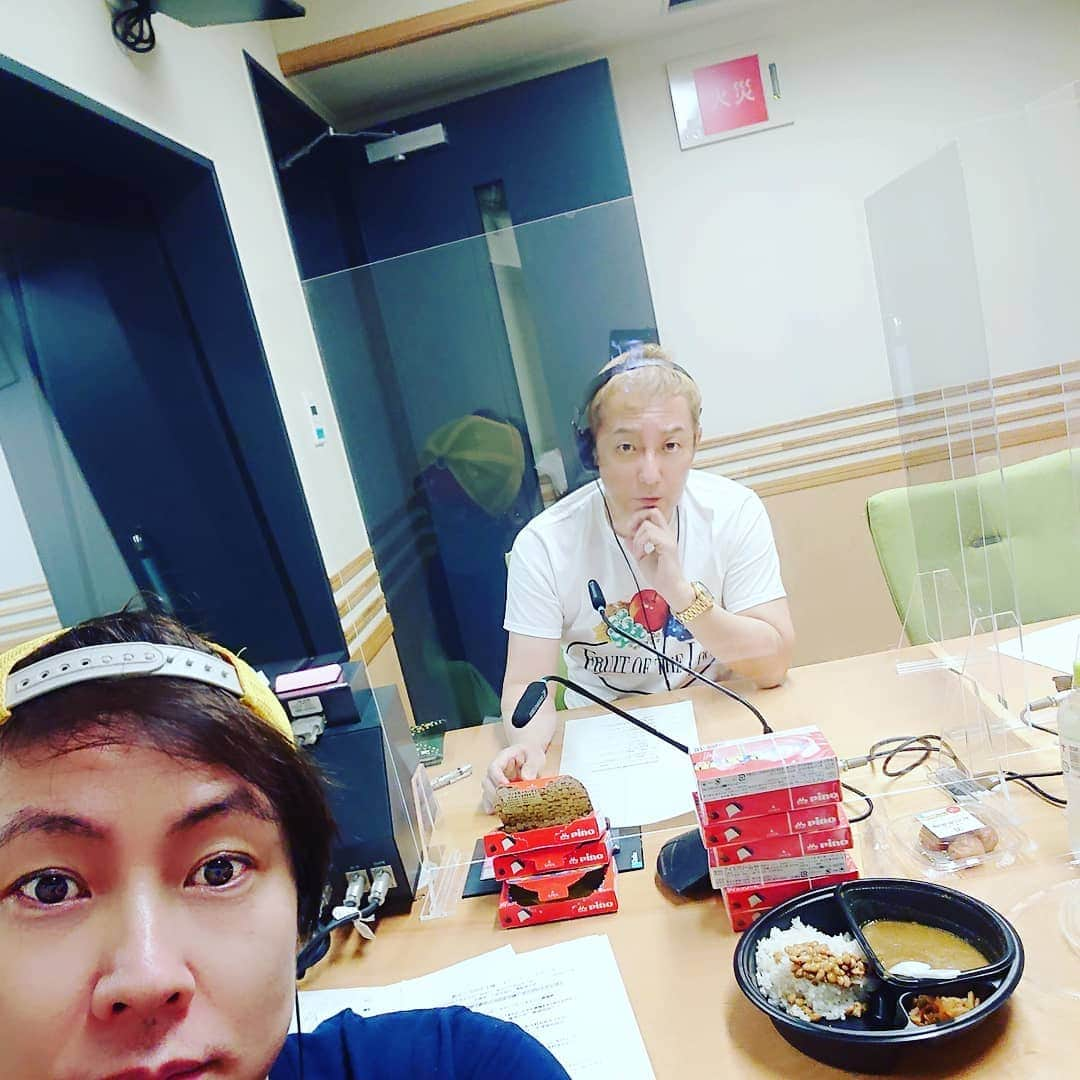 置鮎龍太郎さんのインスタグラム写真 - (置鮎龍太郎Instagram)「はい、ピノ食べおじさんです(私w)  #ラジプリ #置鮎龍太郎 #小野坂昌也」7月20日 2時45分 - chikichikiko