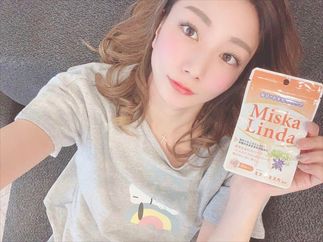 青木愛さんのインスタグラム写真 - (青木愛Instagram)「いっぱい食べたから腸活🌿﻿ ﻿ あとね、ミスカリンダは肌に潤いも与えてくれるから、日焼けして乾燥した肌にもいいんやで😎☀️﻿ ﻿ #trendonline﻿ #トレンドオンライン﻿ #miskalinda﻿ #ミスカリンダ」7月20日 3時01分 - aiaoki_official