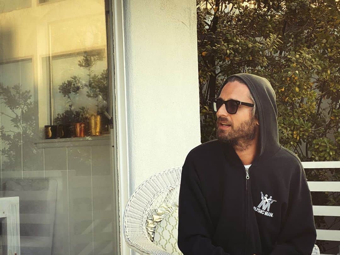 アマンダ・デ・カディネットのインスタグラム：「Malibu morning 💗 #MrV」