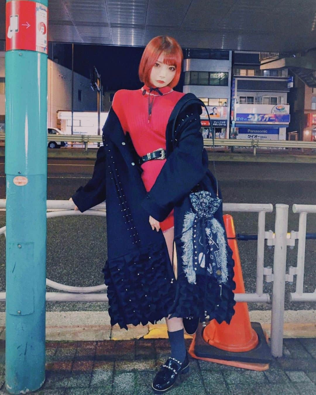 東佳苗さんのインスタグラム写真 - (東佳苗Instagram)「rurumu: 2020autumn&winter snap🌧🌌 rurumu:アトリエにて関係者の方をお呼びして20awのアトリエ展を開催した時のsnapです✴︎✴︎✴︎  最後⛪️ 21ssの時は(秋頃…)受注会開催出来たらいいな…と思うので、ぜひその時は、お会い出来ると嬉しいです😢😊✨❣️  藍染カレン/zoc(160cm) @karen_aizome   riko /dancer・振付師(150cm) @riko0o_0o   #rurumu #rurumu2020aw #rurumusnap #rurumu2020ss」7月20日 3時03分 - usagi_kanae