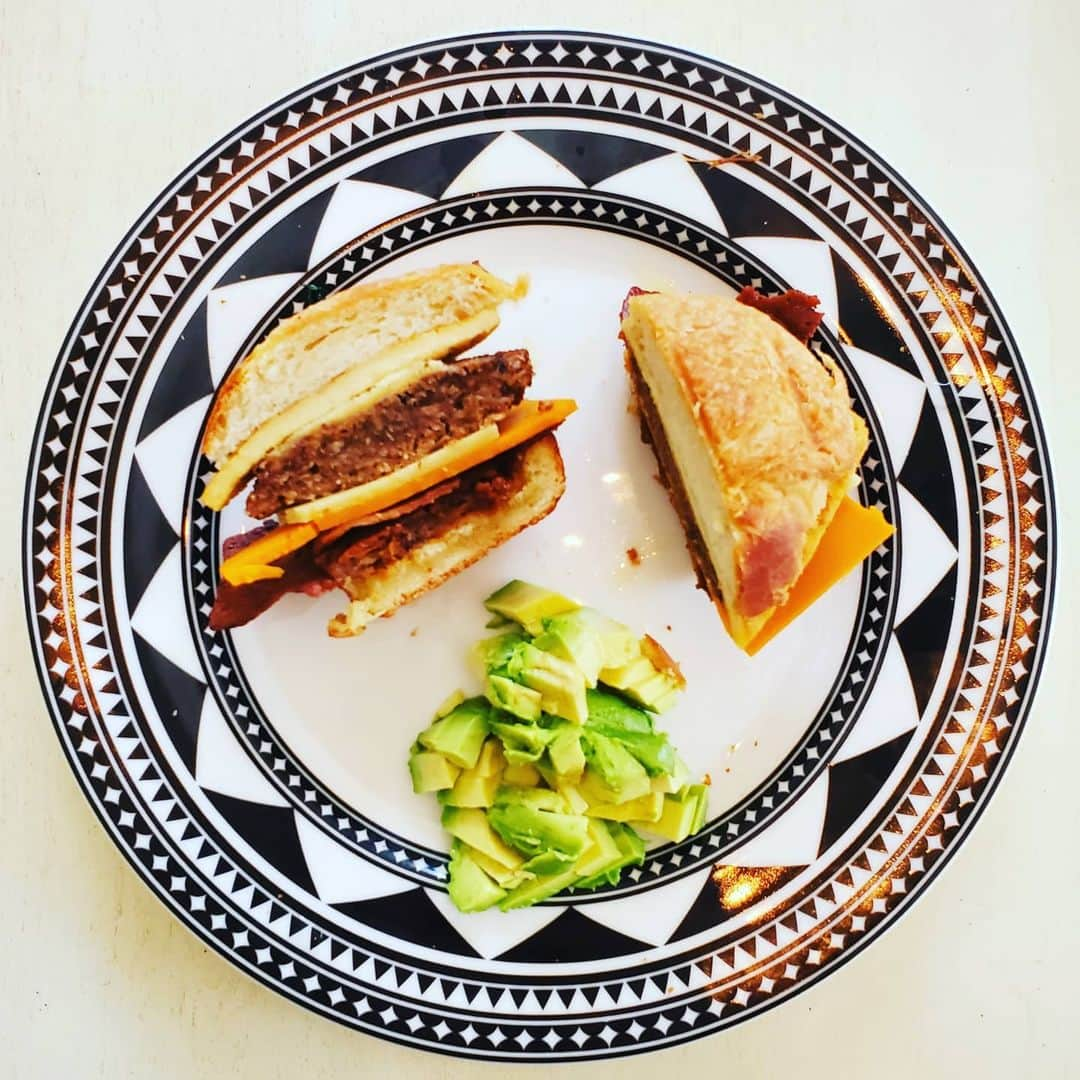 ガソリングラマーさんのインスタグラム写真 - (ガソリングラマーInstagram)「PLANT BASED EGG SAUSAGE BACON BREAKFAST SANDWICH + AVOCADO #GASOLINEKITCHEN 🍞🌿🧀🍳🥓🌭🥑 @rbc_vegan #breakfastsandwich  @munchiesdeli #bacon #veganbacon  @miyokoscreamery #oatmilk #pepperjack #vegancheese #cheese #cheddarcheese #butter #VEGANBUTTER  @jrorganicsfarm #organic #AVOCADO  vegan #veganfood #whatveganseat #vegansofinstagram #plantbased #vegetarian #VEGANGOOD #vegansofig #veganfoodie #veganbreakfast #plantbased #plantbasedfood #plantbasedfoodie #food @gasolineglamour #gasolineglamour  #rbcvegan  #munchiesdeli  #miyokoscreamery  #jrorganicsfarm @caskatatableware fez plate」7月20日 3時07分 - gasolineglamour