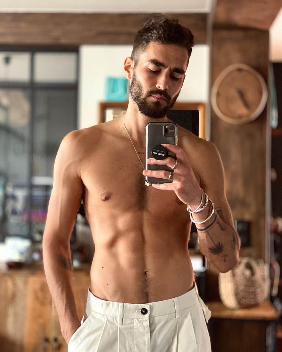 NICOLAS SIMOESのインスタグラム：「Getting ready for summer ✨」