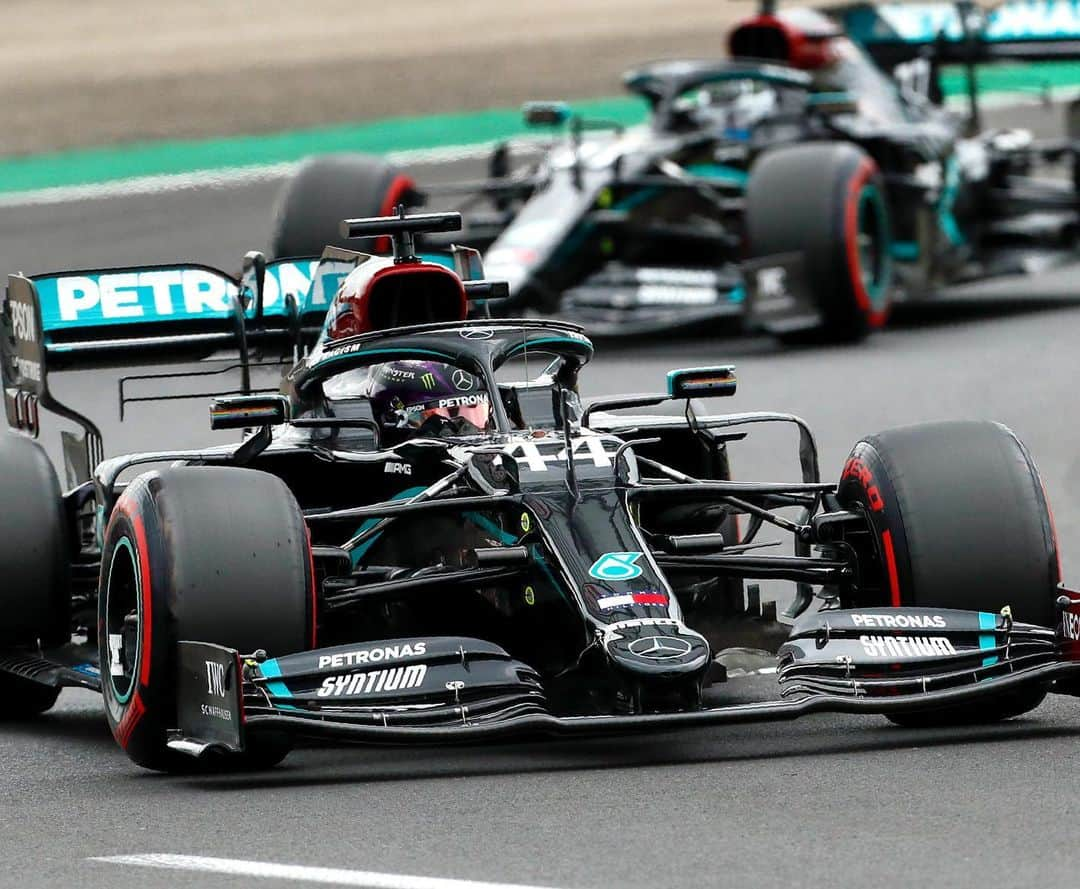 MERCEDES AMG PETRONASさんのインスタグラム写真 - (MERCEDES AMG PETRONASInstagram)「A message to everyone back home in Brackley and Brixworth! You've built a monster 🖤 Hammer that ❤️ and show W11 some love! #DrivenByEachOther」7月20日 3時27分 - mercedesamgf1