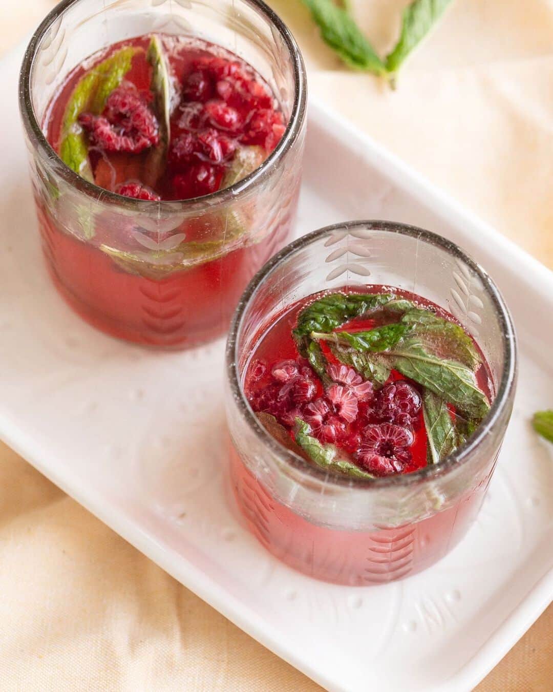 The Little Marketさんのインスタグラム写真 - (The Little MarketInstagram)「This Raspberry Mojito pairs well with a relaxing Sunday at home and our hand-etched glasses. Today on the blog, @amanda.wilens is sharing her recipe! It's simple, delicious, and customizable (use any berries you have on hand). Link in bio.」7月20日 3時27分 - thelittlemarket