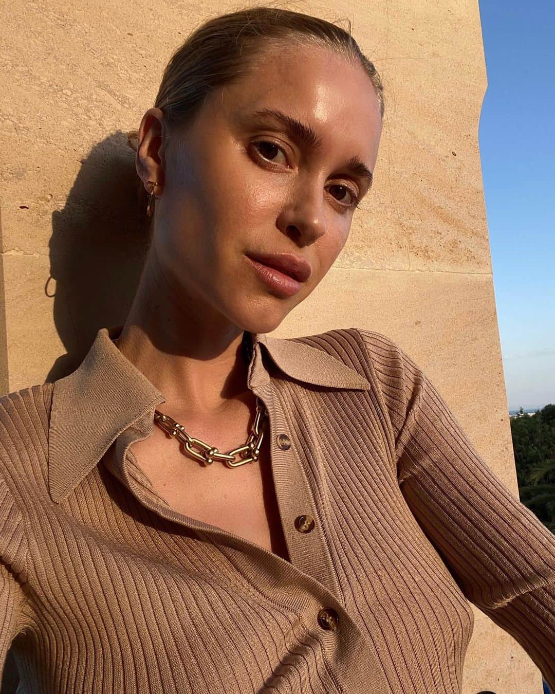 ペニーレ・タイスベックのインスタグラム：「Vacation glow💛」