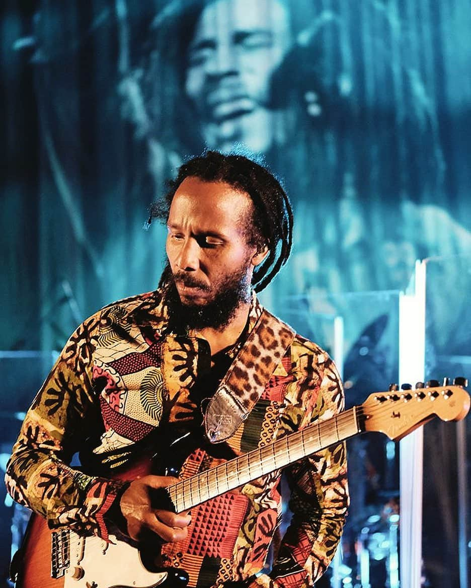 ボブ・マーリーさんのインスタグラム写真 - (ボブ・マーリーInstagram)「hey it’s @ziggymarley here . Celebrating #BobMarley75 🎶 Give thanks to all who joined us for the tribute concert premiere today hope it was a positive experience and If you haven’t seen it you can still watch it on Bob’s YouTube channel at the link in bio. JAH #ziggymarley #concertstream @ceekvr」7月20日 4時14分 - bobmarley