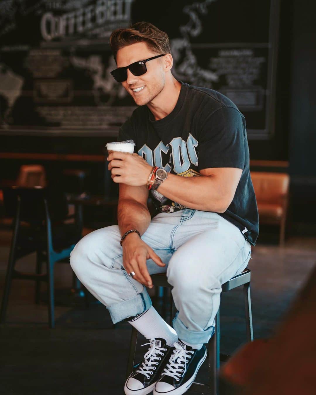 スティーブ・クックのインスタグラム：「Easy like Sunday morning. Went for a Swim this am now it’s time coffee and the gym.」