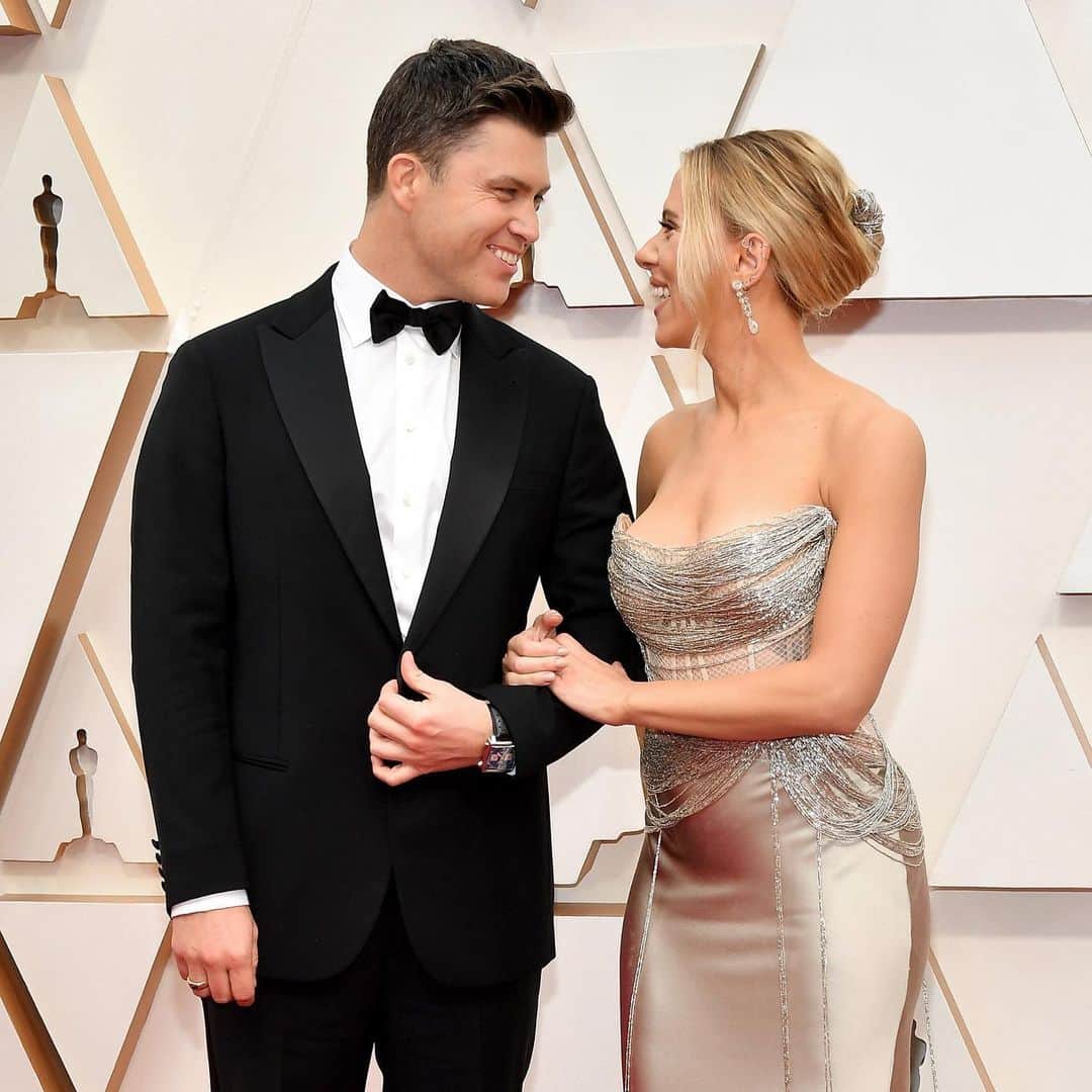 E! Onlineさんのインスタグラム写真 - (E! OnlineInstagram)「Colin Jost and Scarlett Johansson got engaged in 2019, but Colin didn't exactly think they'd be endgame after meeting on the set of #SNL in 2006. The entire story about how Colin met his "intimidatingly sophisticated" fiancée is at the link in our bio. (📷: Getty Images)」7月20日 5時02分 - enews