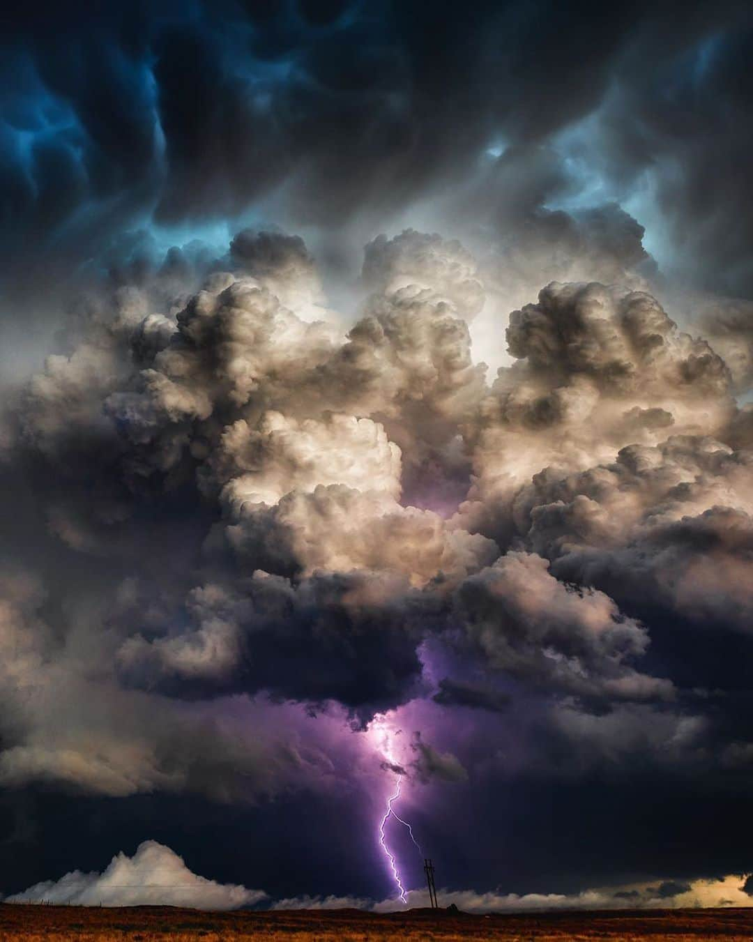 Canon Photographyさんのインスタグラム写真 - (Canon PhotographyInstagram)「Amazing storm structure!  Photography  @adamkylejackson Curated by @steffeneisenacher  #texas #storm #stormchasing #lightning #mammatusclouds #supercell」7月20日 5時03分 - cpcollectives