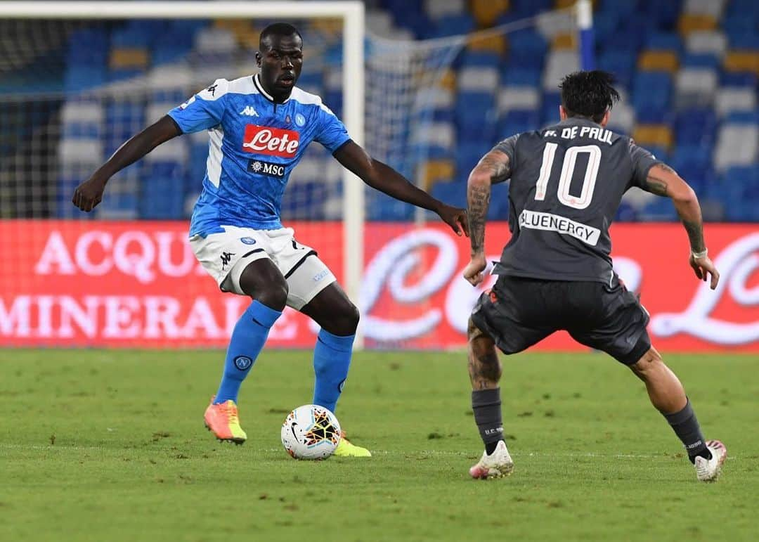 カリドゥ・クリバリさんのインスタグラム写真 - (カリドゥ・クリバリInstagram)「Bien joué 👏🏿  #NapoliUdinese 2-1 #SerieA #KK #blacklivesmatter 💪🏿 #ForzaNapoliSempre 💙」7月20日 5時47分 - kkoulibaly26