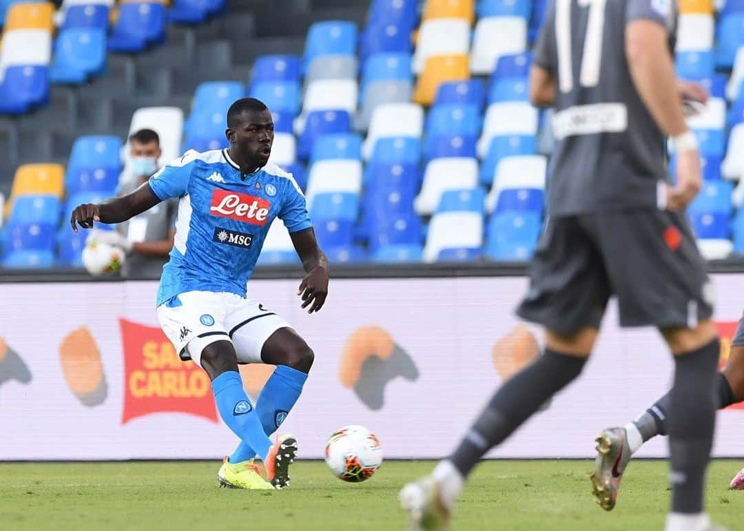 カリドゥ・クリバリさんのインスタグラム写真 - (カリドゥ・クリバリInstagram)「Bien joué 👏🏿  #NapoliUdinese 2-1 #SerieA #KK #blacklivesmatter 💪🏿 #ForzaNapoliSempre 💙」7月20日 5時47分 - kkoulibaly26